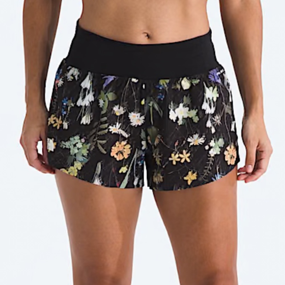 Nike Summit Series Pacesetter 3” shorts